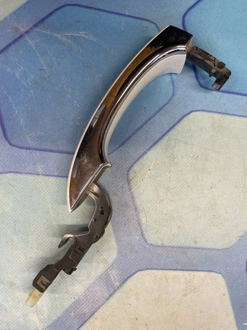 Ручка двери наружная правая Audi A8 2011 4H