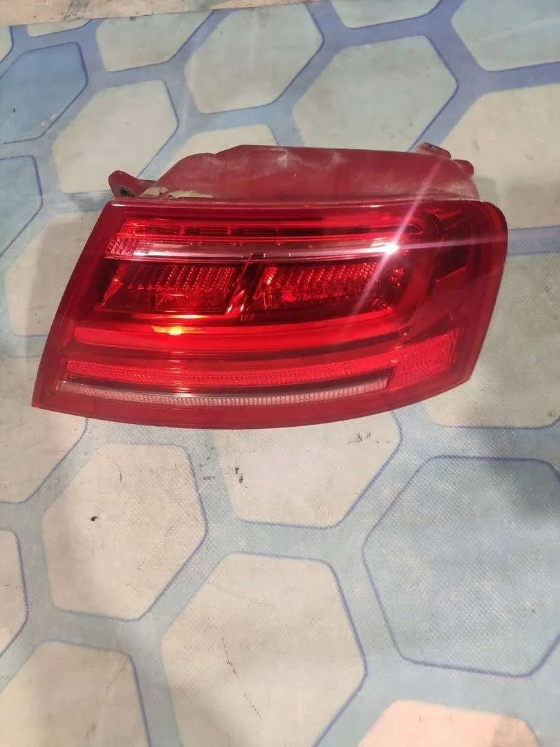 Фонарь задний правый Audi A8 2011 4H