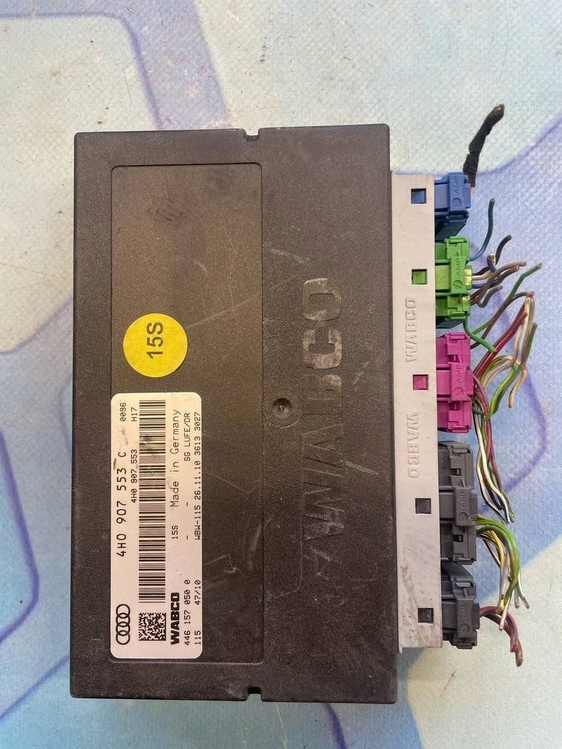 Блок управления системы регулирования дорожного просвета Audi A8 2011 4H