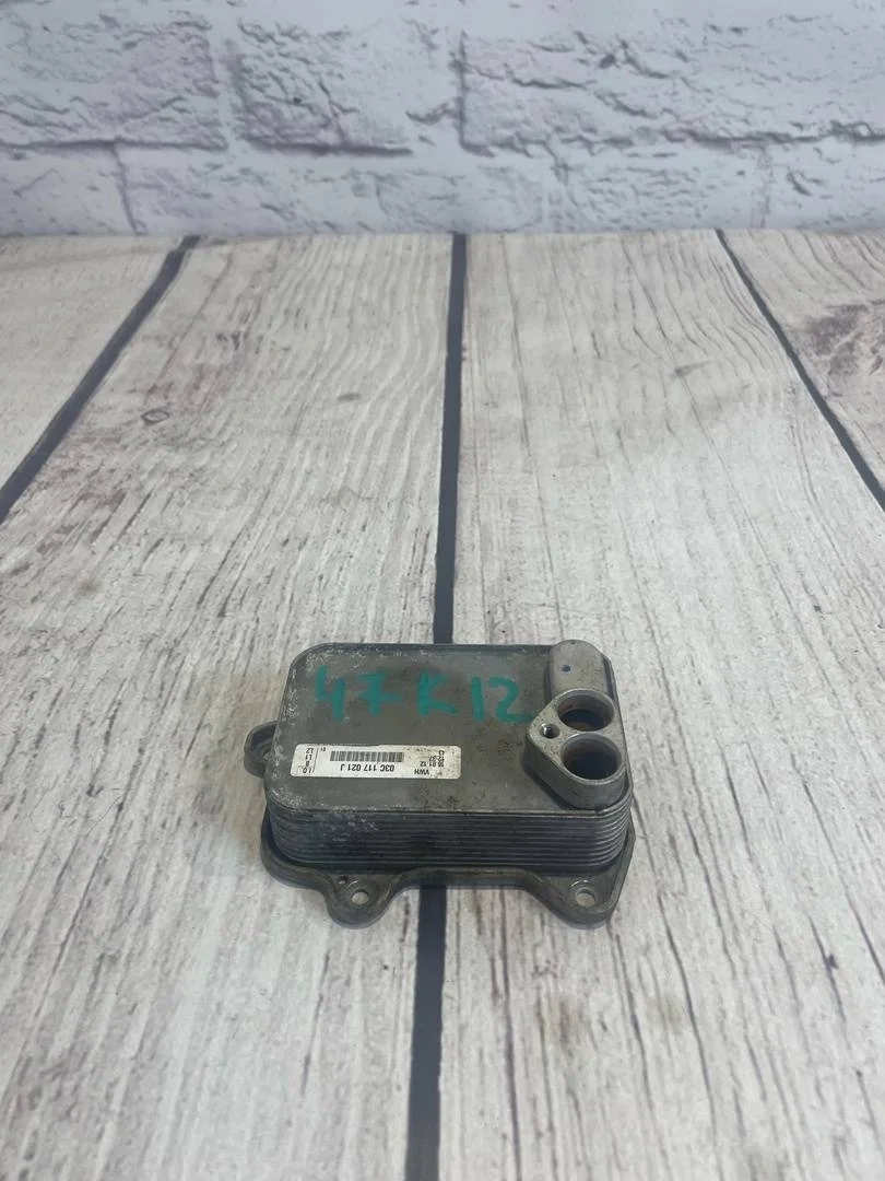 Радиатор масляный VW Tiguan 1 2011