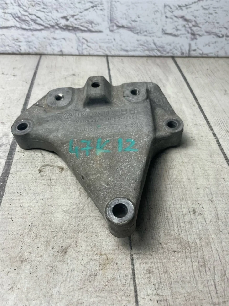 Кронштейн кпп VW Tiguan 1 2011