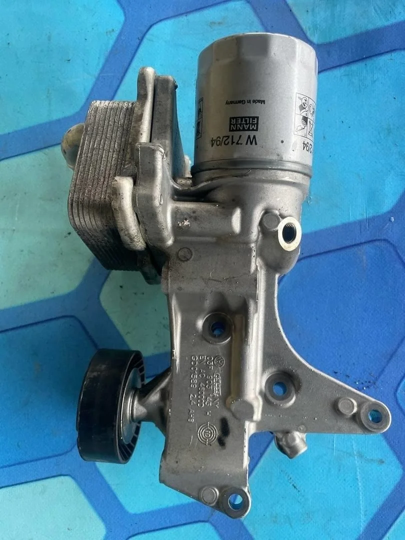 Корпус масляного фильтра VW Golf 5 Plus 2011