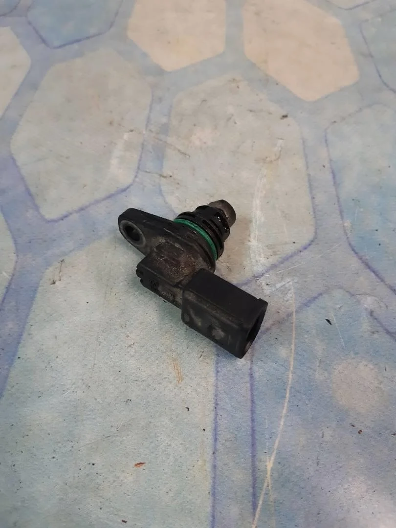 Датчик положения распредвала VW Tiguan 1 2011