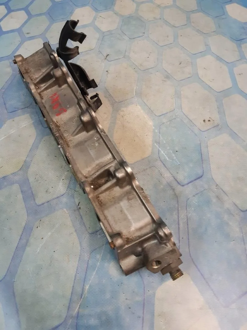 Коллектор впускной VW Tiguan 1 2011