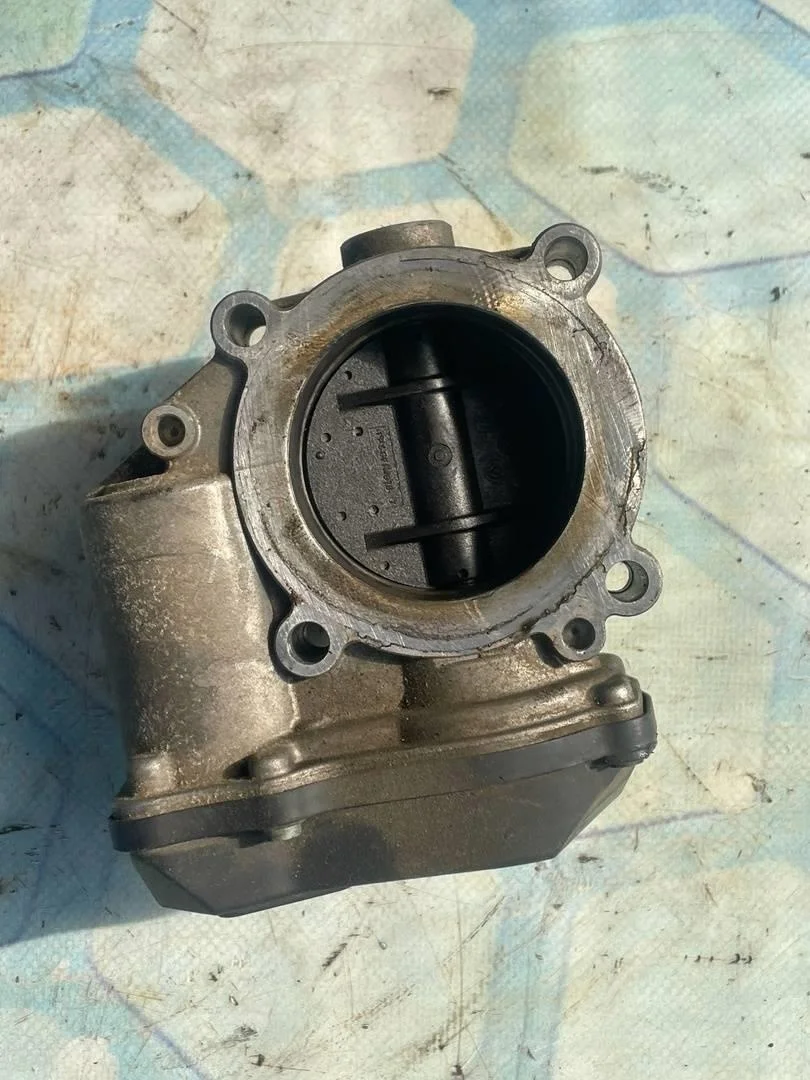 Дроссельная заслонка Audi A4 2011 B8