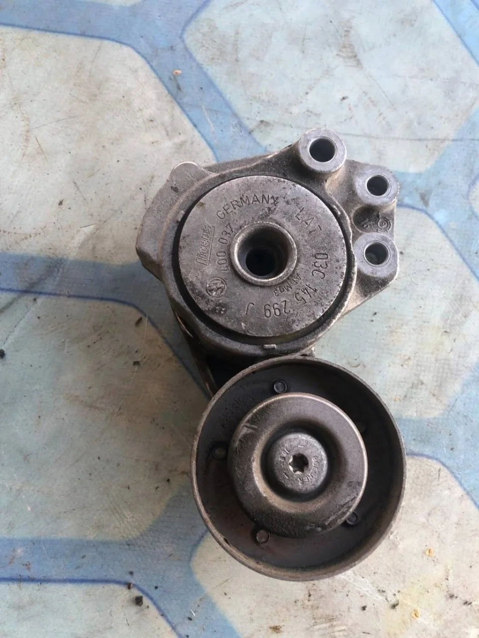 Ролик натяжителя ремня VW Tiguan 1 2011