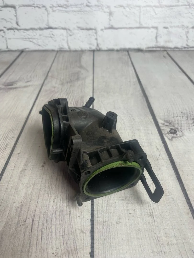 Патрубок воздуховод двс VW Tiguan 1 2011