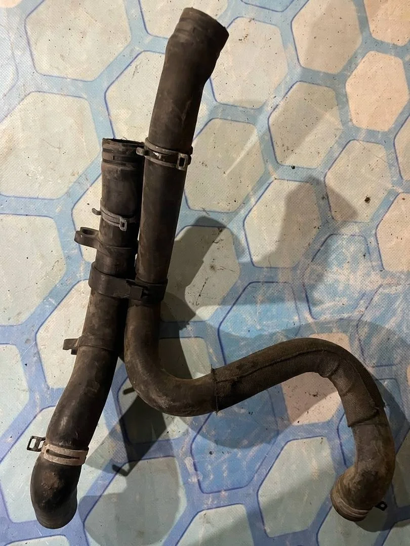 Патрубок охлаждения Seat Altea 2011