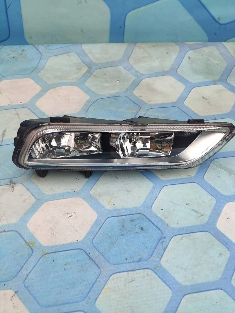 Фара противотуманная правая VW Passat 2011 B7
