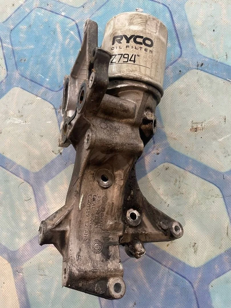 Корпус масляного фильтра Skoda Yeti 2012