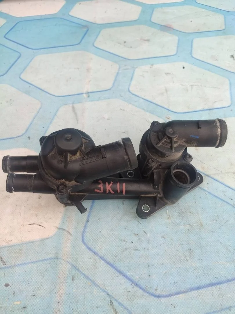 Корпус термостата VW Golf 6 2012