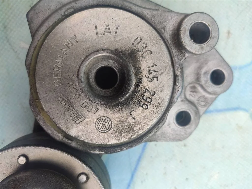 Ролик натяжителя ремня VW Golf 6 2012