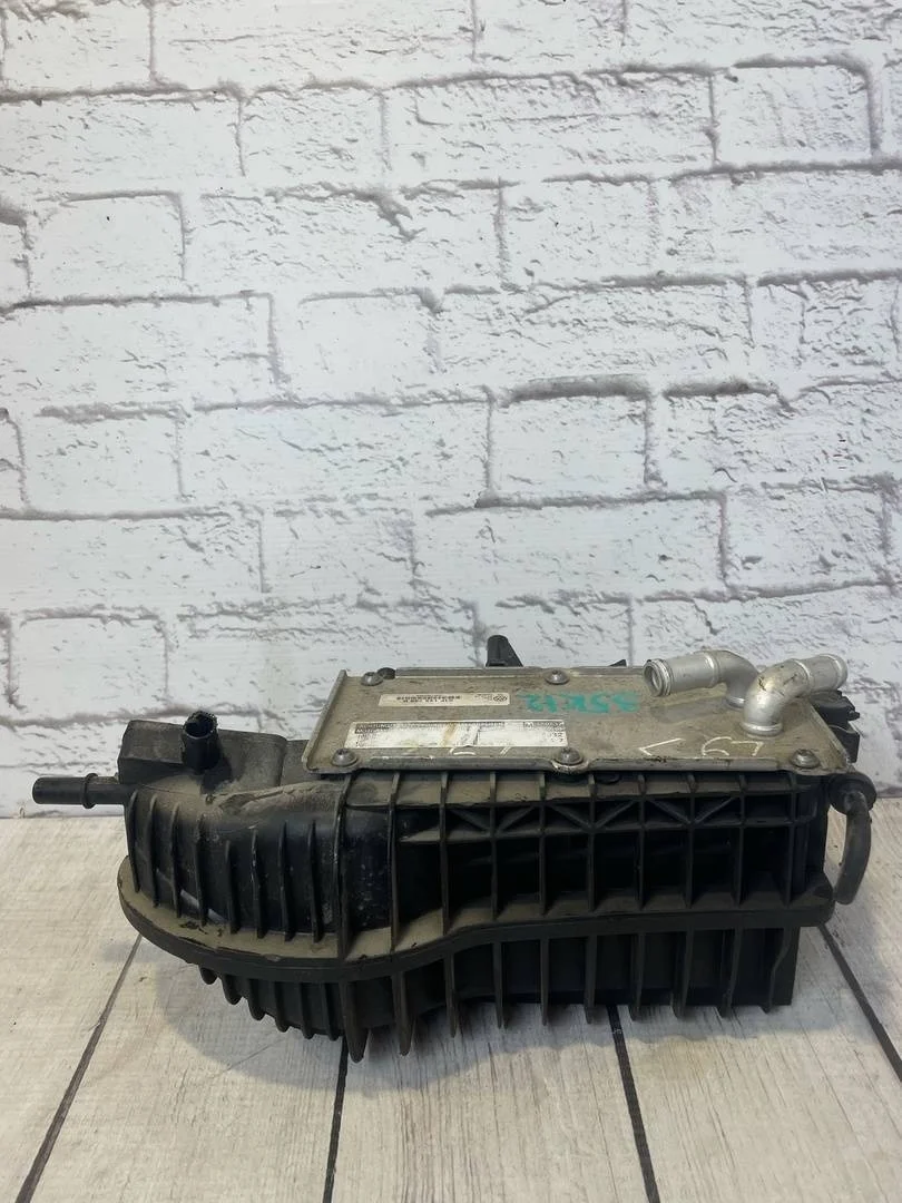 Коллектор впускной Skoda Yeti 2012