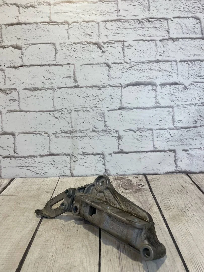 Кронштейн Skoda Yeti 2012