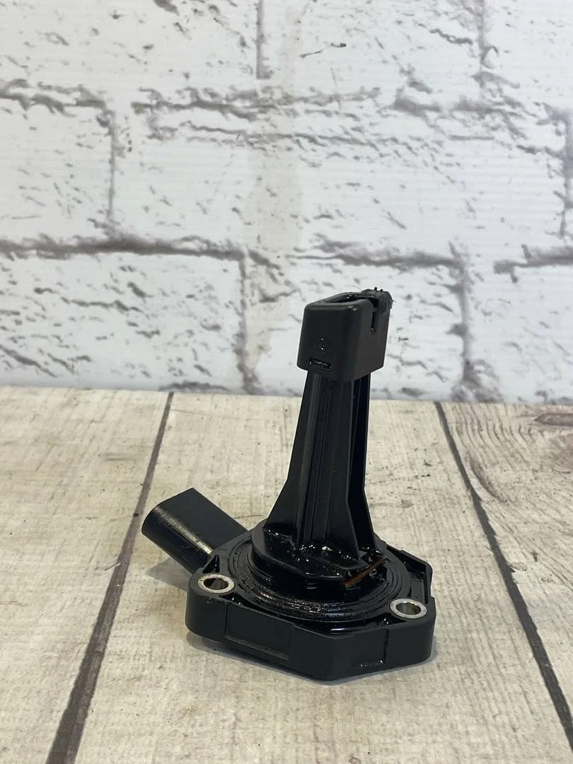 Датчик уровня масла Skoda Yeti 2012