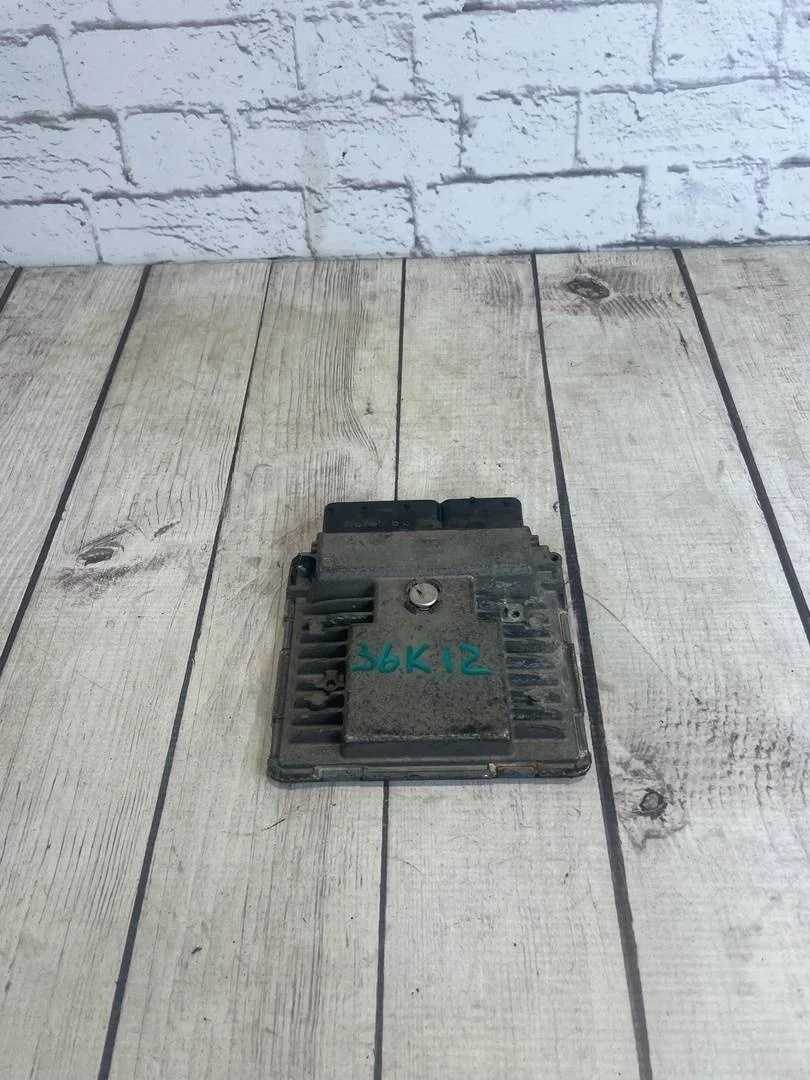 Блок управления двигателем Skoda Yeti 2012