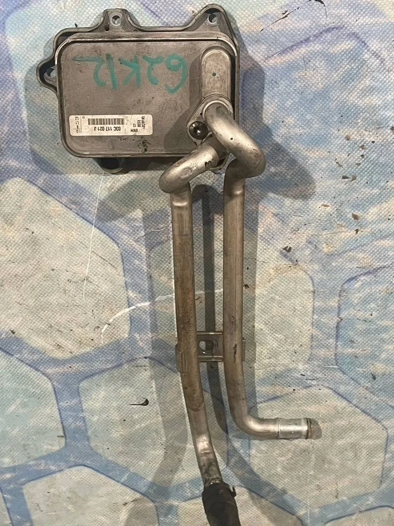 Радиатор масляный VW Tiguan 1 2012