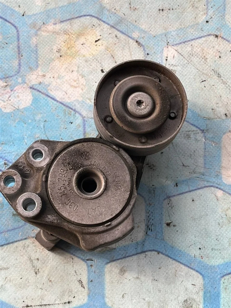 Ролик натяжителя ремня VW Golf 6 2012