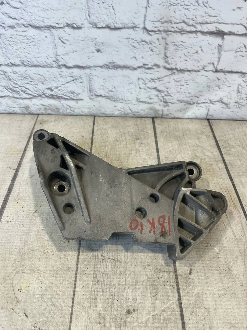 Кронштейн опоры двигателя VW Tiguan 1 2013
