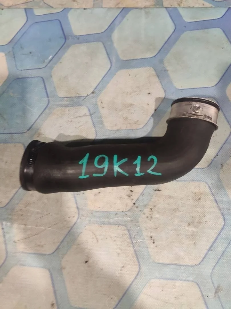 Патрубок интеркулера Audi Q3 2013 8U