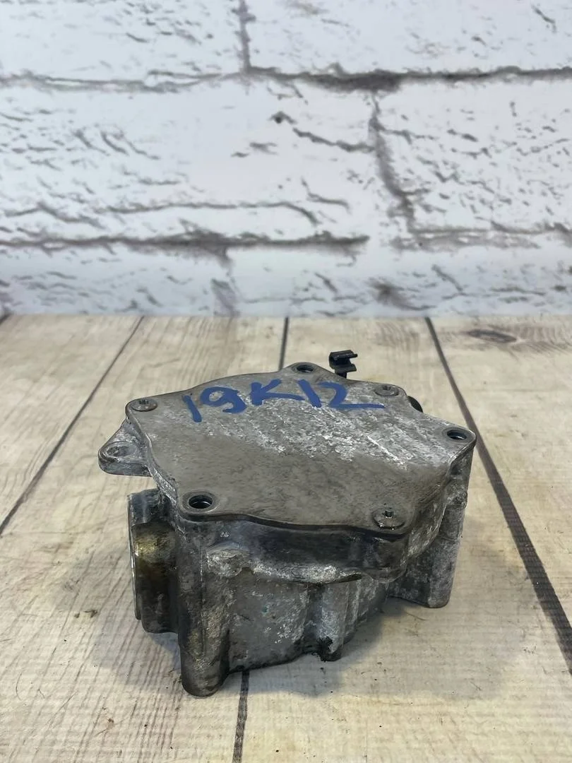 Насос вакуумный Audi Q3 2013 8U