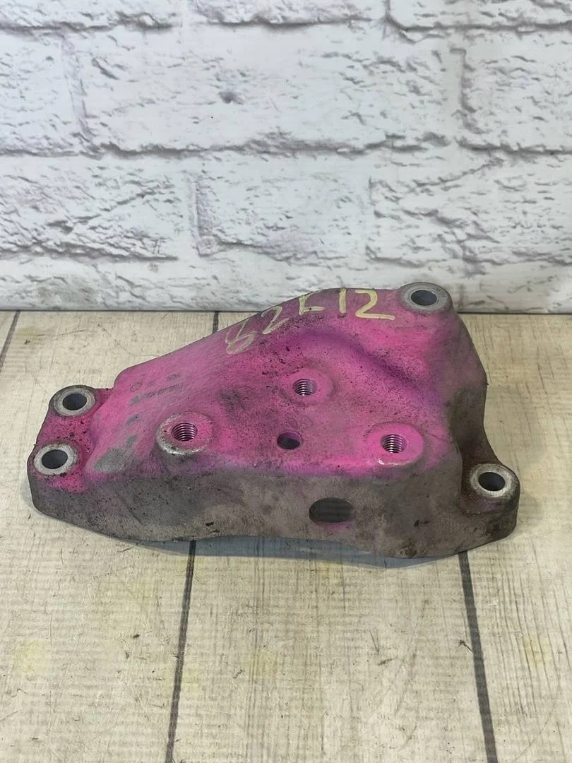 Кронштейн кпп VW Tiguan 1 2013