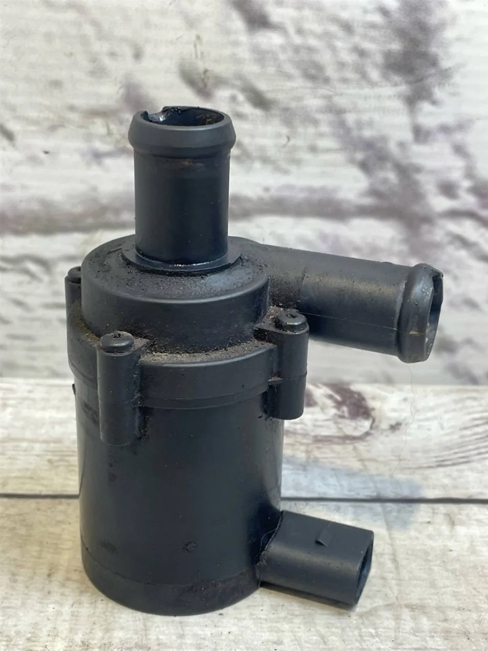 Насос водяной дополнительный VW Tiguan 1 2013