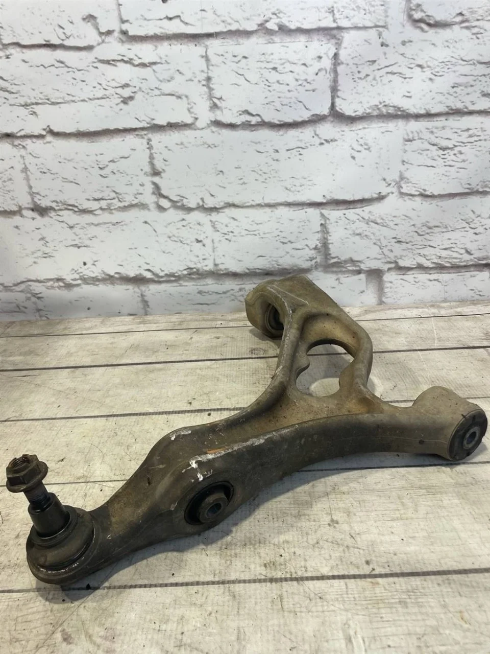 Рычаг передний нижний левый VW Touareg 2 2013