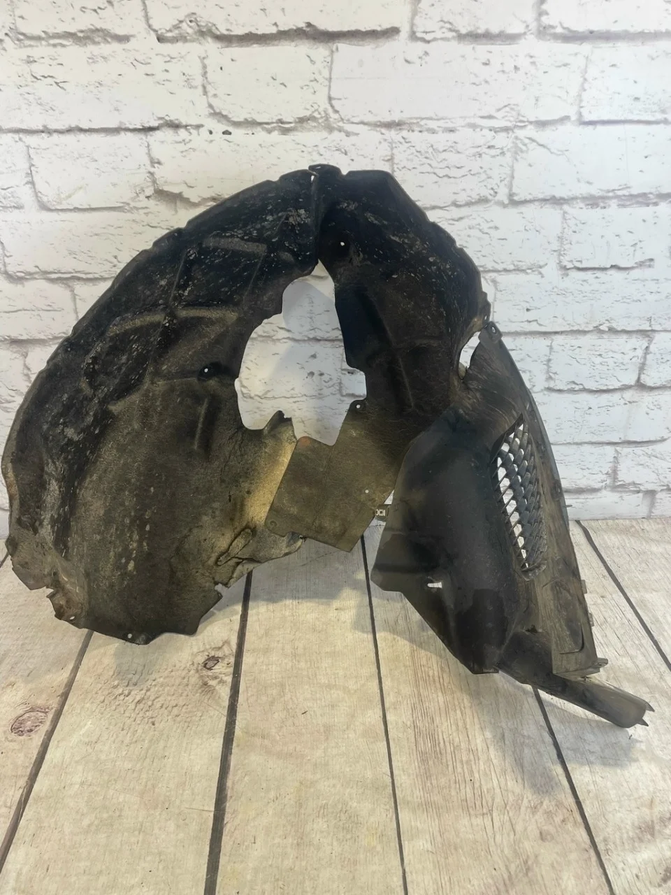 Подкрылок передний правый VW Touareg 2 2013