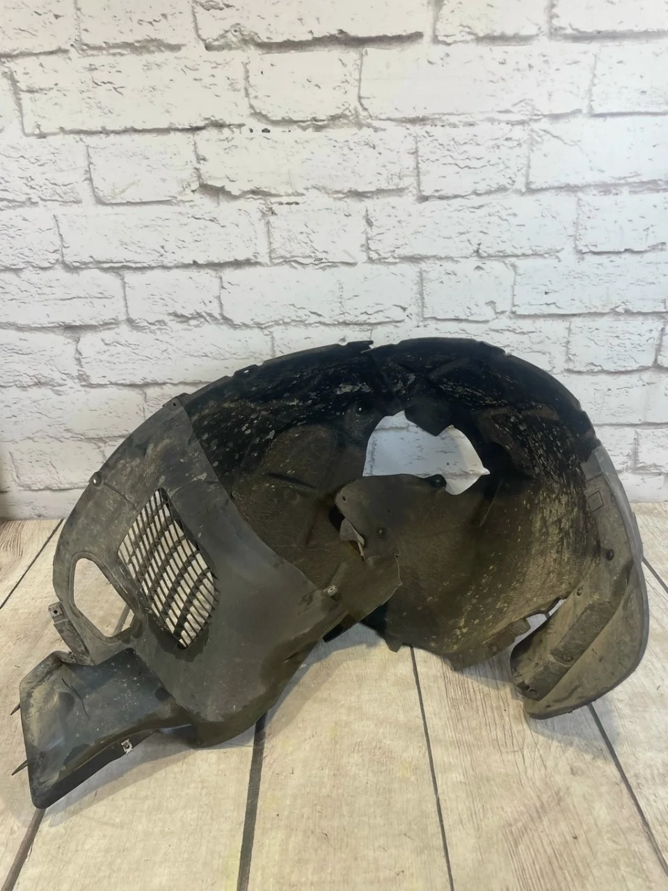 Подкрылок передний левый VW Touareg 2 2013