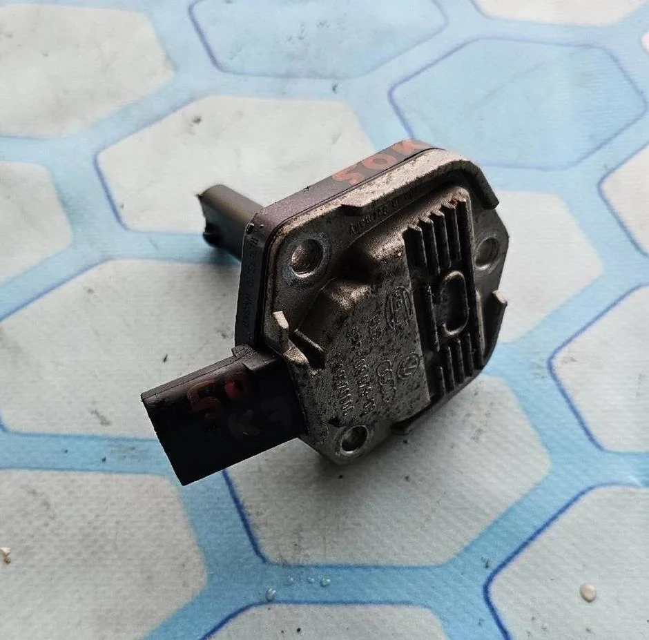 Датчик уровня масла Audi A1 2013