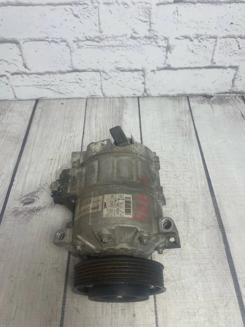 Компрессор кондиционера Audi A1 2013