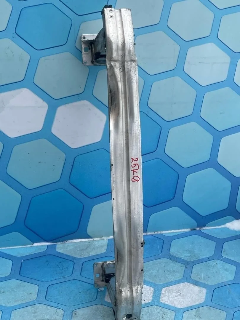 Усилитель бампера переднего Audi A4 2013 B8