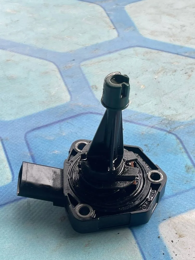 Датчик уровня масла Skoda Octavia 2014 A7