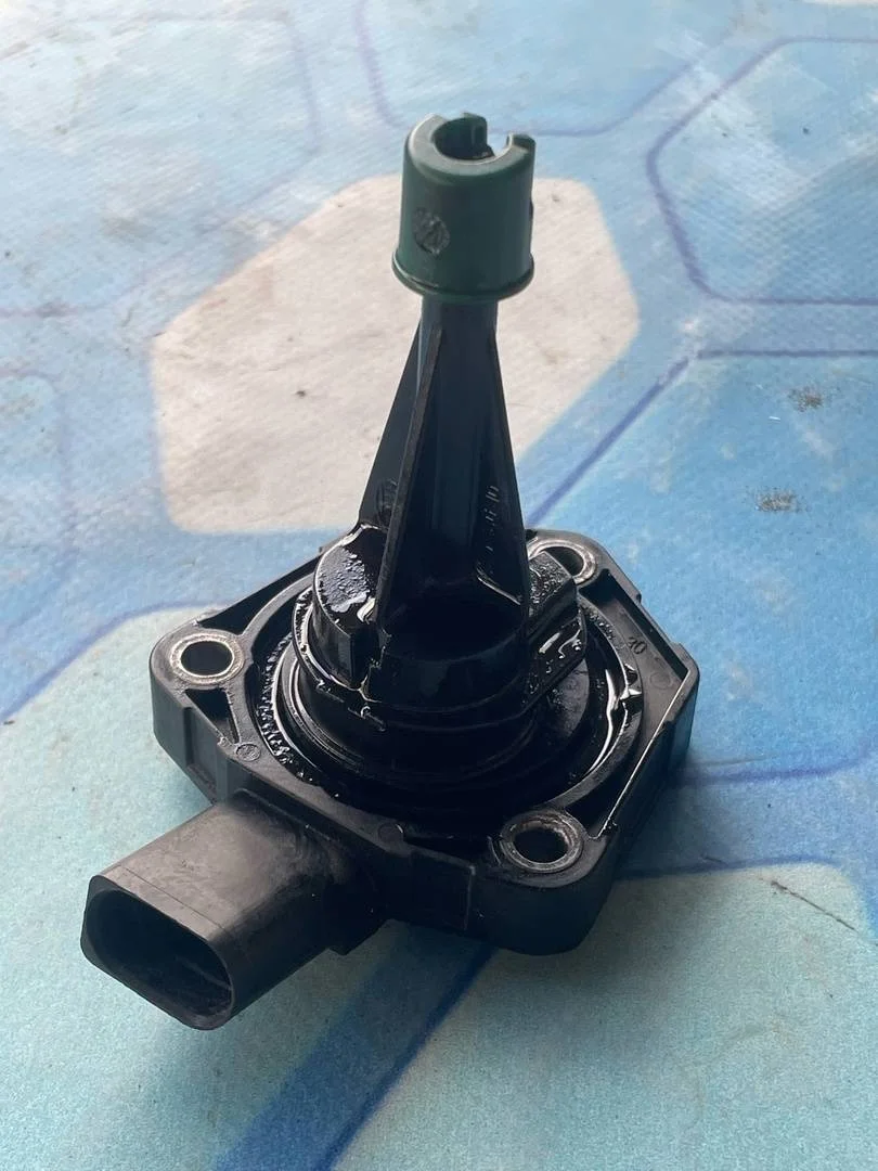 Датчик уровня масла Skoda Octavia 2014 A7