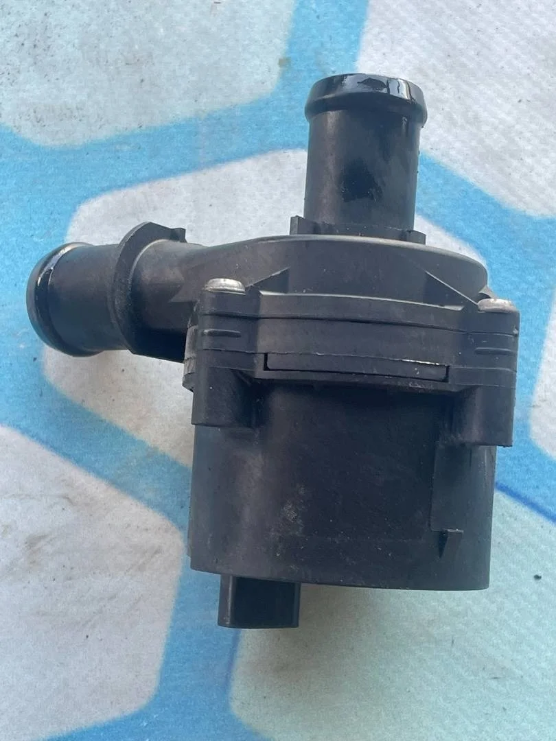 Насос водяной дополнительный Skoda Octavia 2014 A7