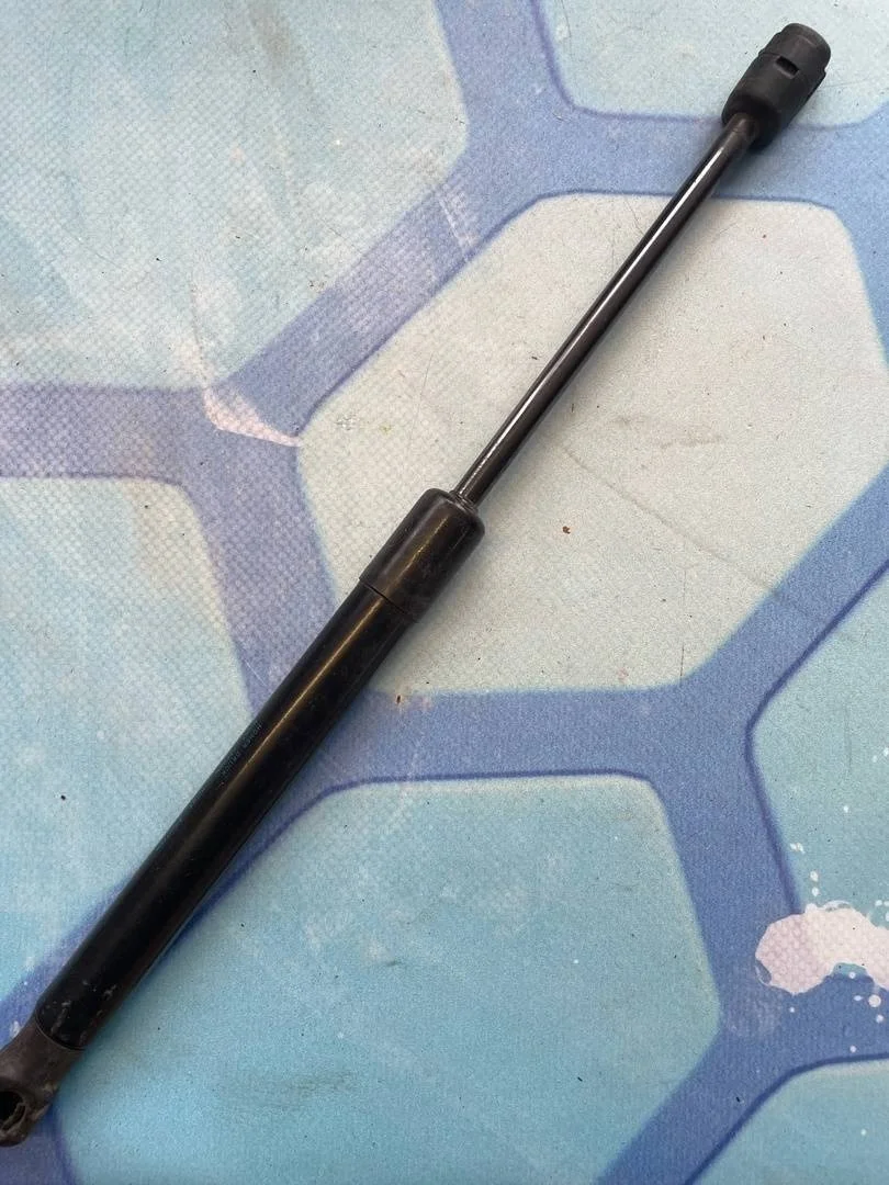 Амортизатор капота Audi A7 2014