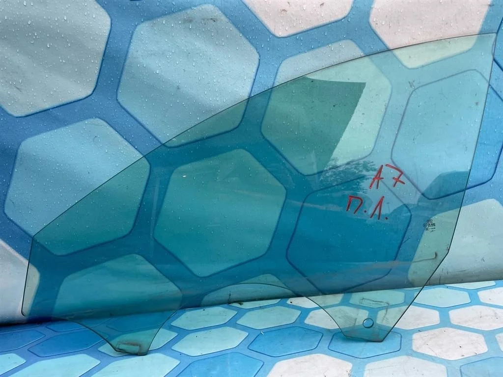 Стекло двери переднее левое Audi A7 2014