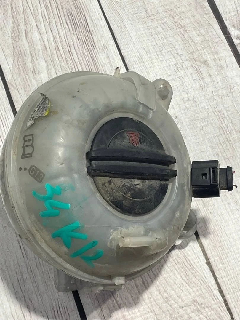 Бачок расширительный Audi A3 2015 8V