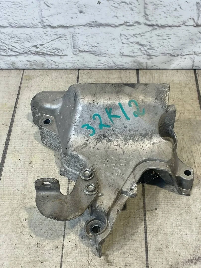 Кронштейн опора двигателя Audi A3 2015 8V