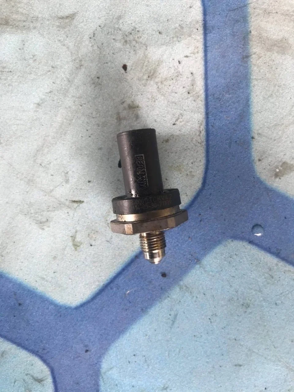 Датчик давления топлива Audi A3 2015 8V