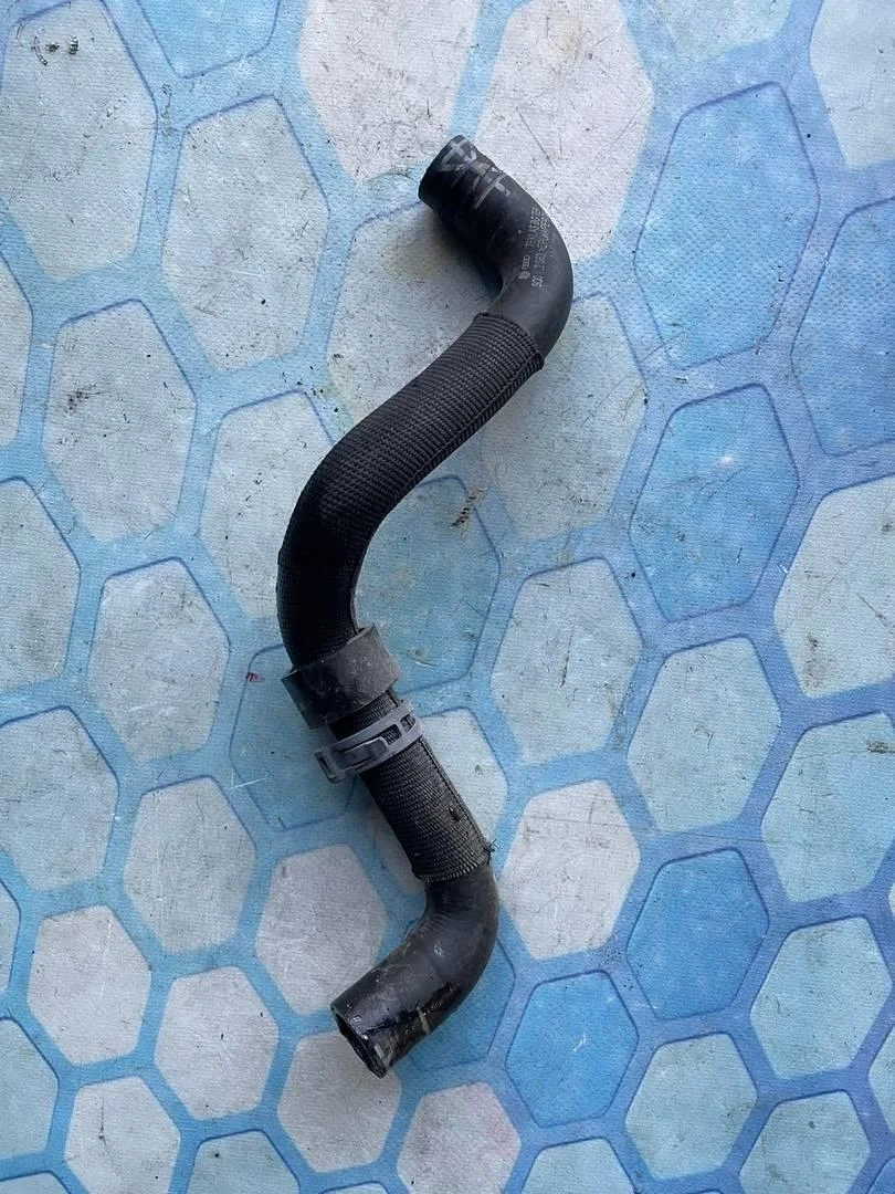 Патрубок охлаждения Audi A3 2016 8V