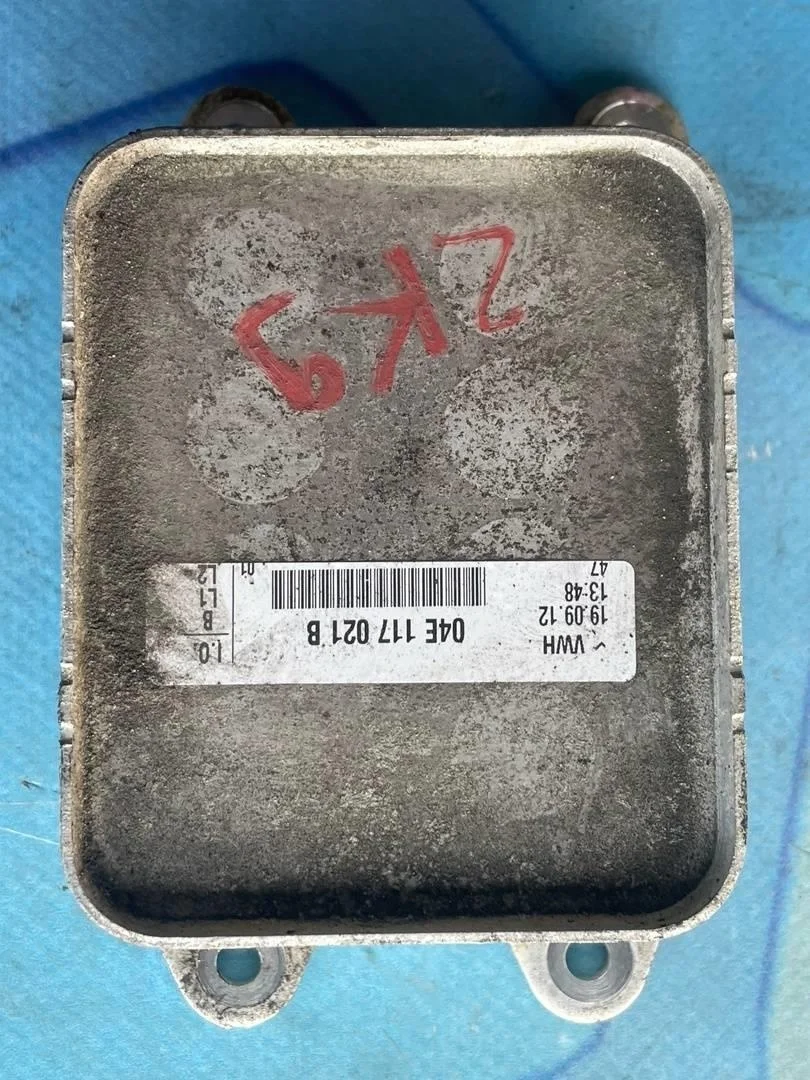 Радиатор масляный VW Golf 7 2016