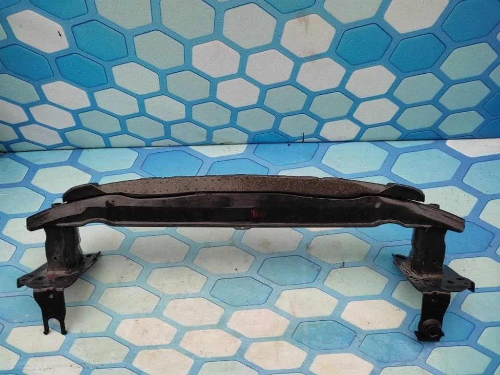 Усилитель переднего бампера VW Touareg 1 2002-2007