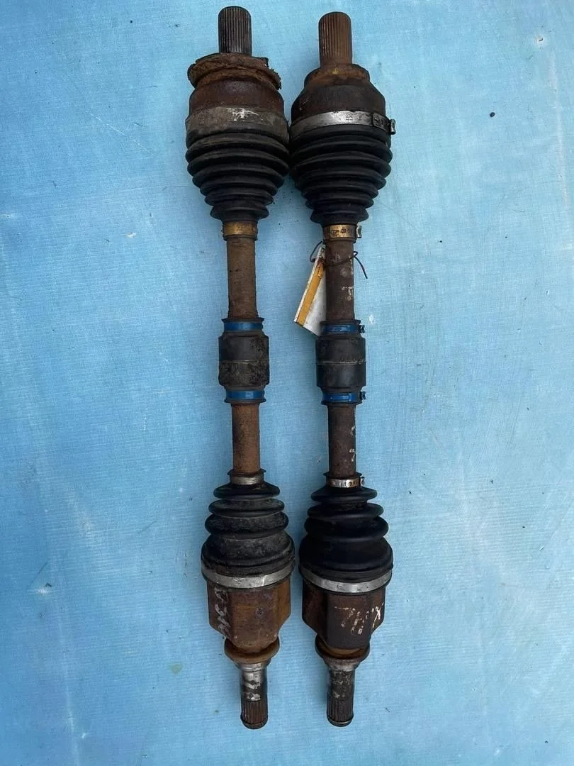 Полуось передняя левая привод сборе Mazda 3 2002-2009 BK