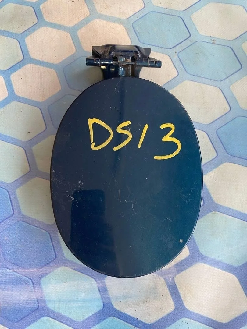 Крышка лючка бензобака Mazda 3 2002-2009 BK