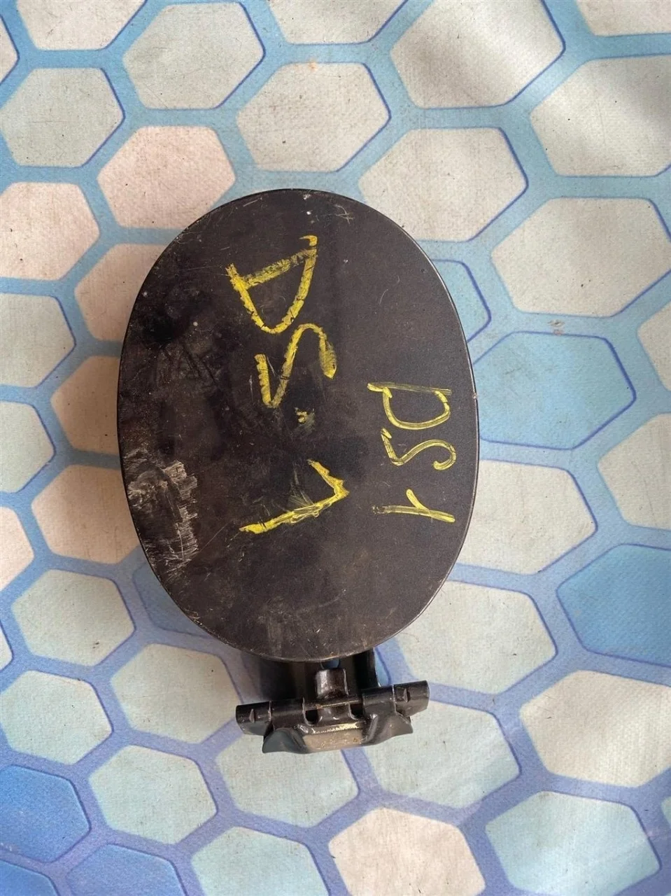 Крышка лючка бензобака Mazda 3 2002-2009 BK