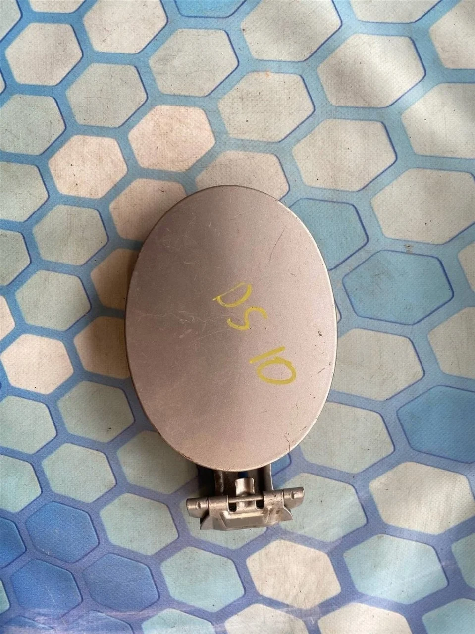 Крышка лючка бензобака Mazda 3 2002-2009 BK