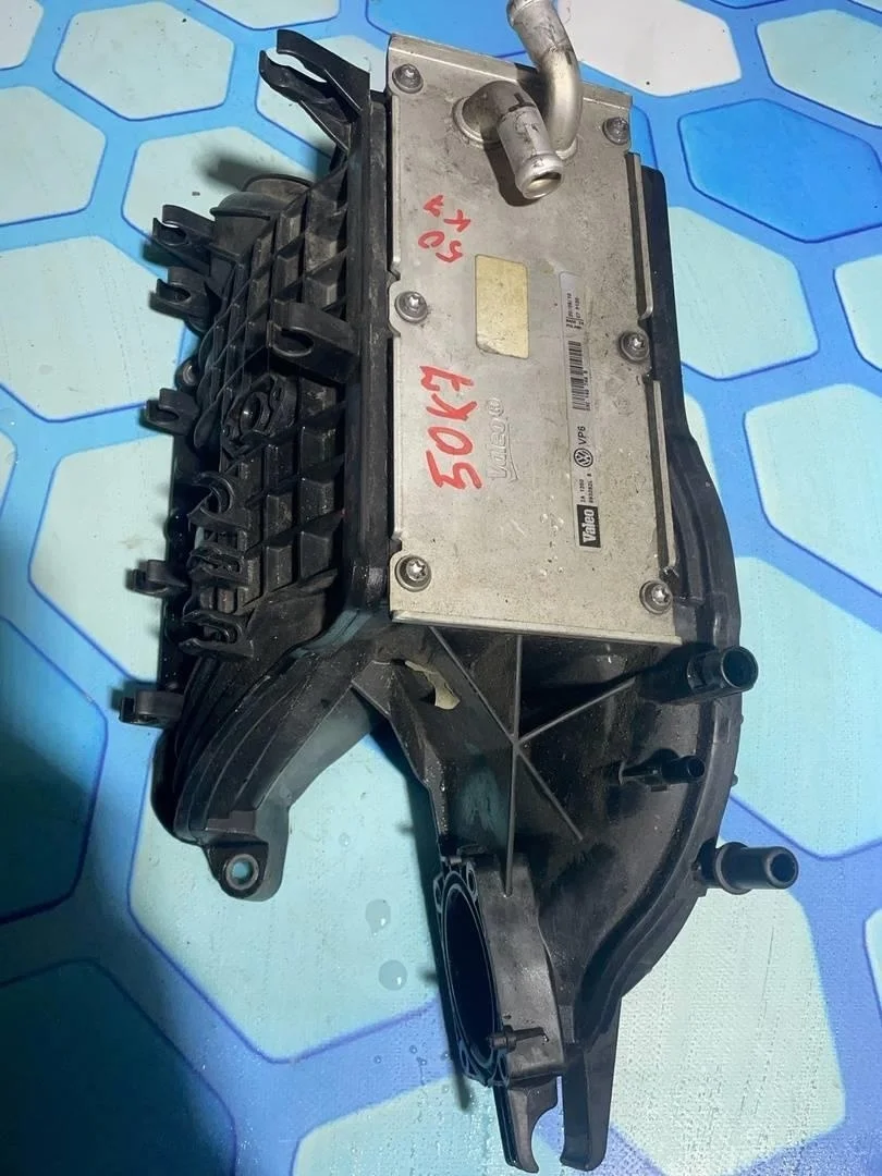 Коллектор впускной Audi A1 2010-..