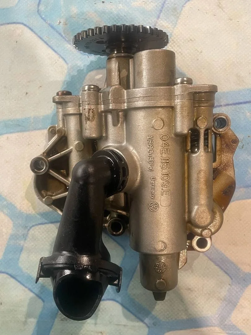 Масляный насос Audi A1 2010-.в.